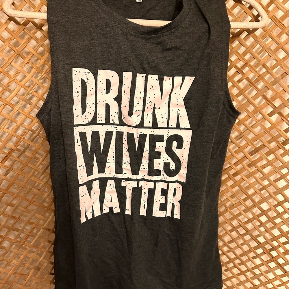 Graphic Sleeveless Tank Top in Black
